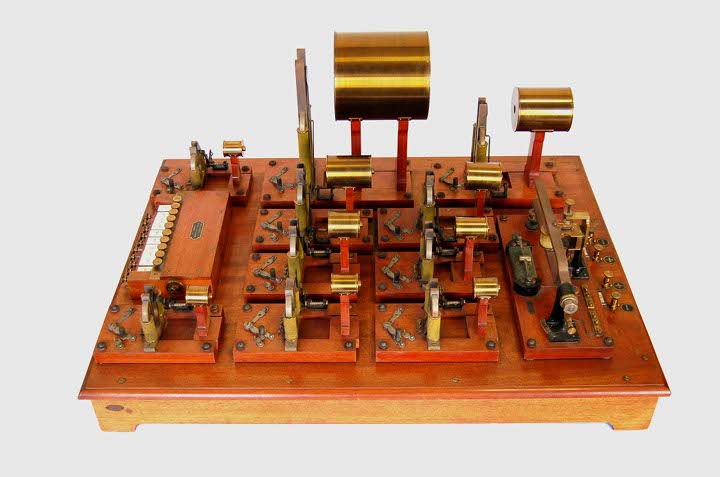 Stumento vocale di Helmholtz